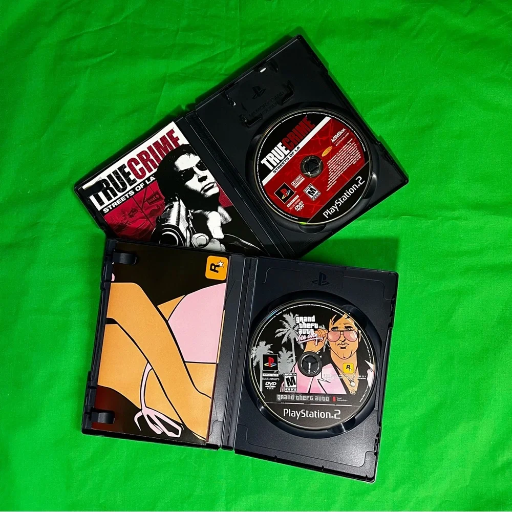 PS2 Classics: GTA Vice City + True Crime (Bundle)